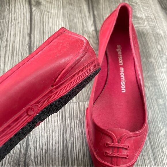 SIGERSON MORRISON Rain or Shine Rubber Pointed Toe Skimmer Cherry Red Flat - Picture 15 of 15